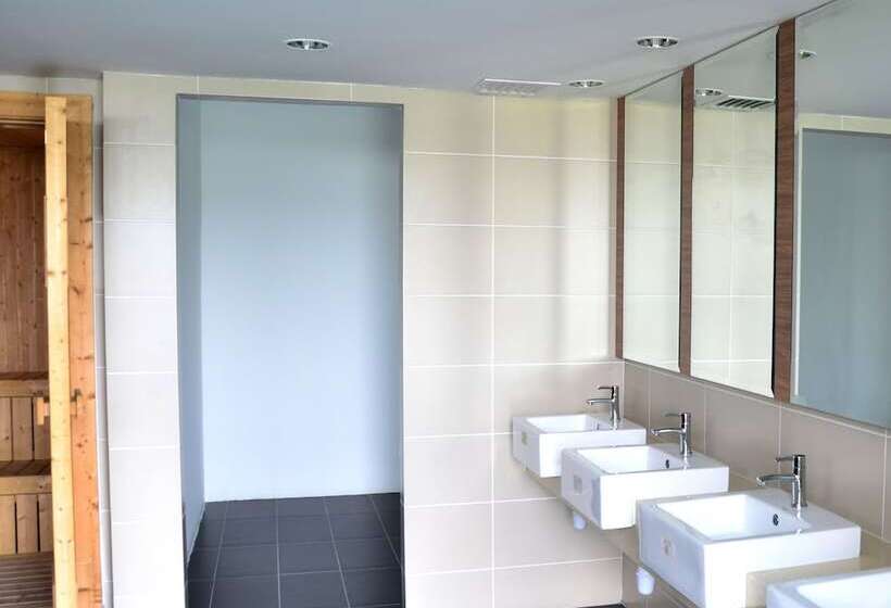 هتل Sri Beverly Hills Near Klia & Klia2 & F1