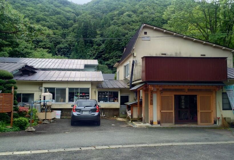 ریوکان Onsen Minshuku Sakaeya