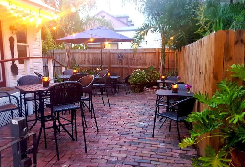 تختخواب و صبحانه 44 Spanish Street Inn Adults Only