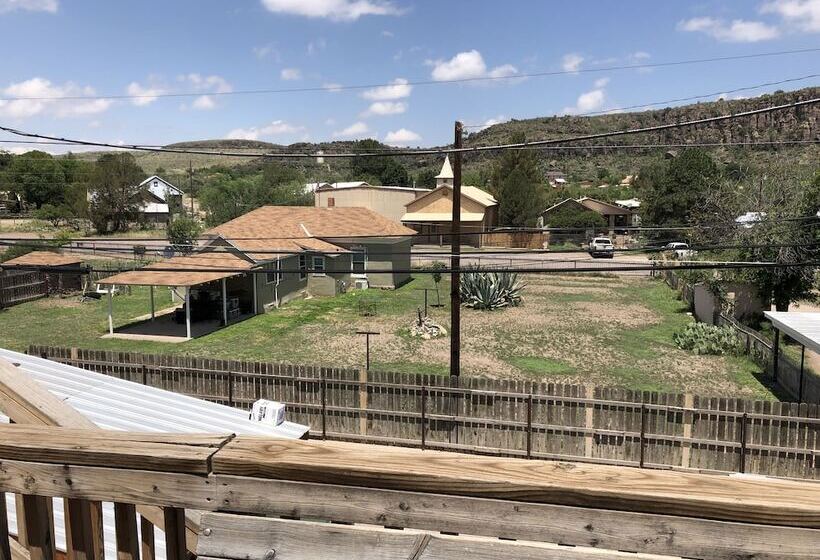 민박 Fort Davis Drug Store