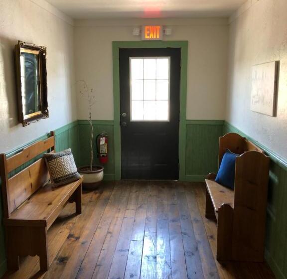 민박 Fort Davis Drug Store