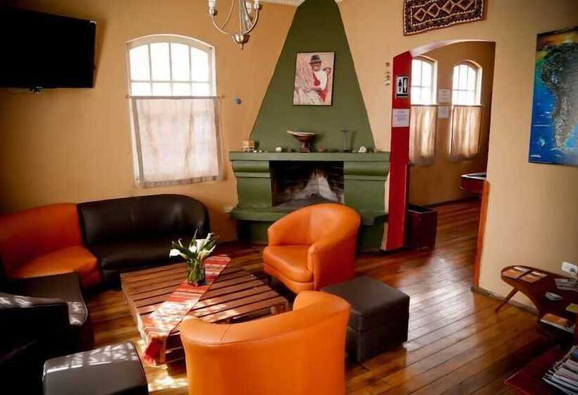 هتل Blue House Youth Hostel