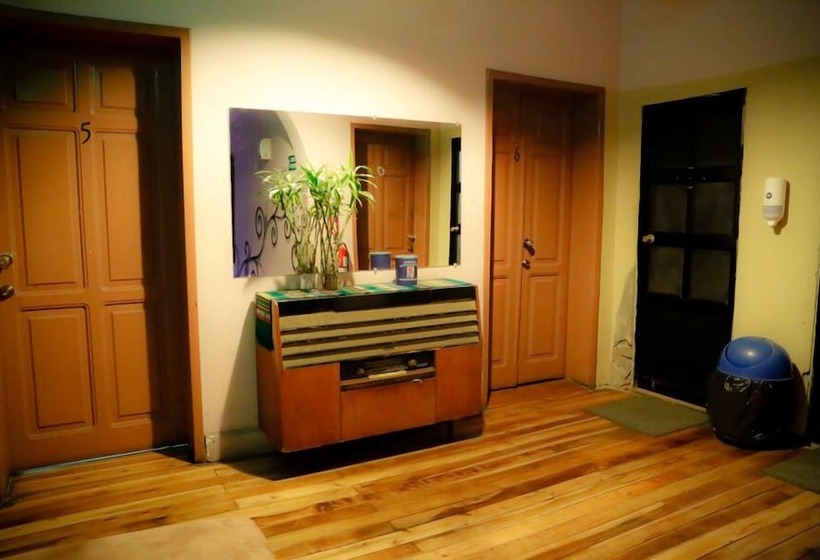 هتل Blue House Youth Hostel