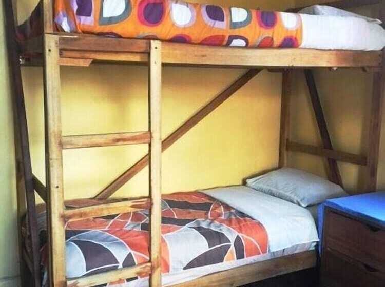 هتل Blue House Youth Hostel