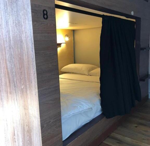 هتل Blue House Youth Hostel