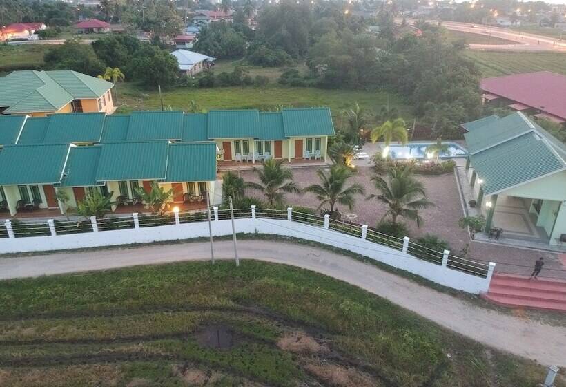 هتل Casa Cenang Resort Tok Bidin Langkawi