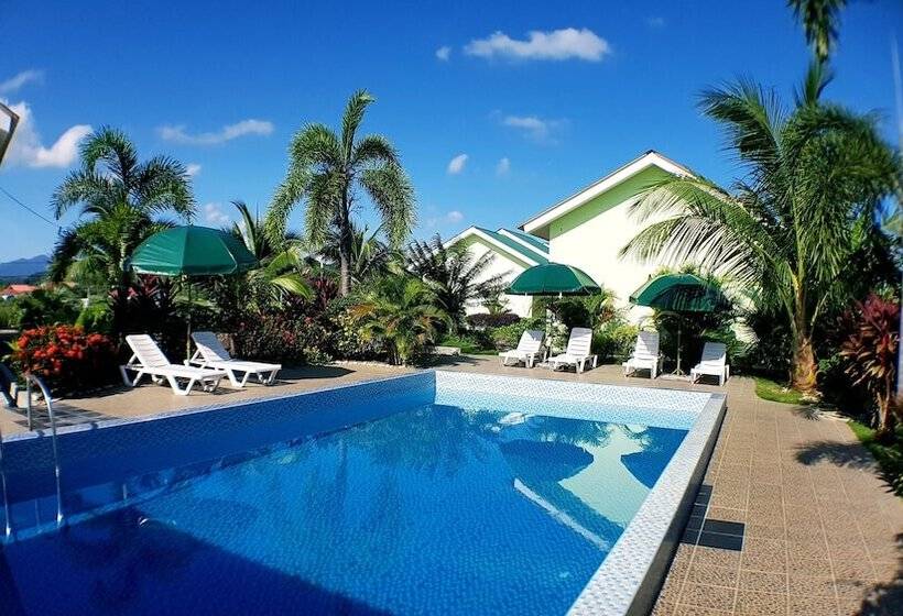 هتل Casa Cenang Resort Tok Bidin Langkawi