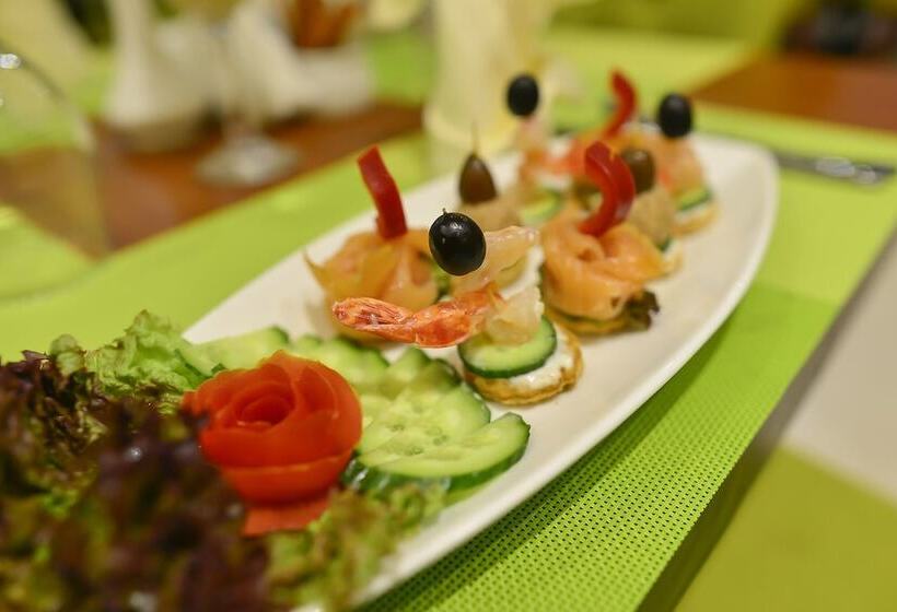 Fotos del hotel Crown Town:  12