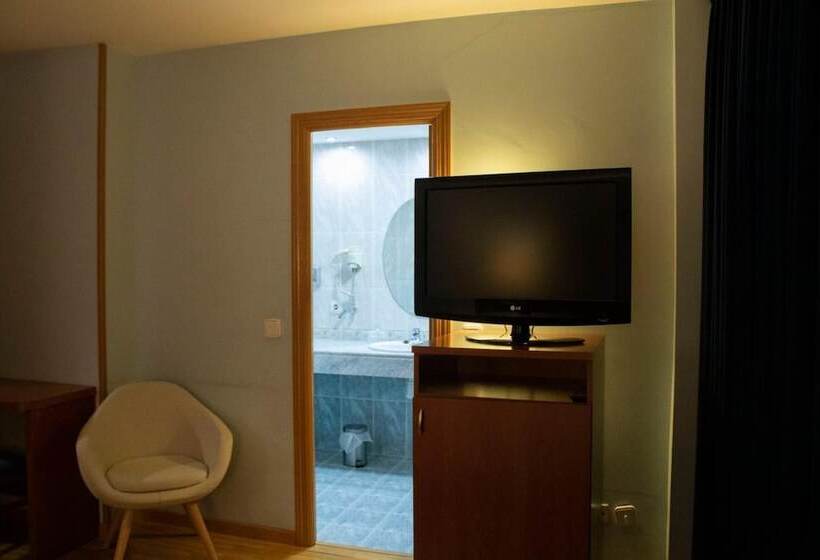 هتل Hostal Alda Rio Duero