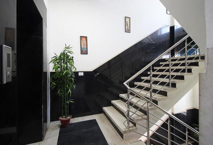 هتل Super Collection O Sector 110 Noida