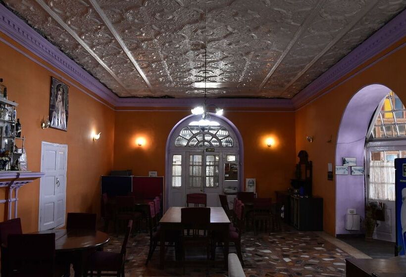 Prince Hotel Mallroad