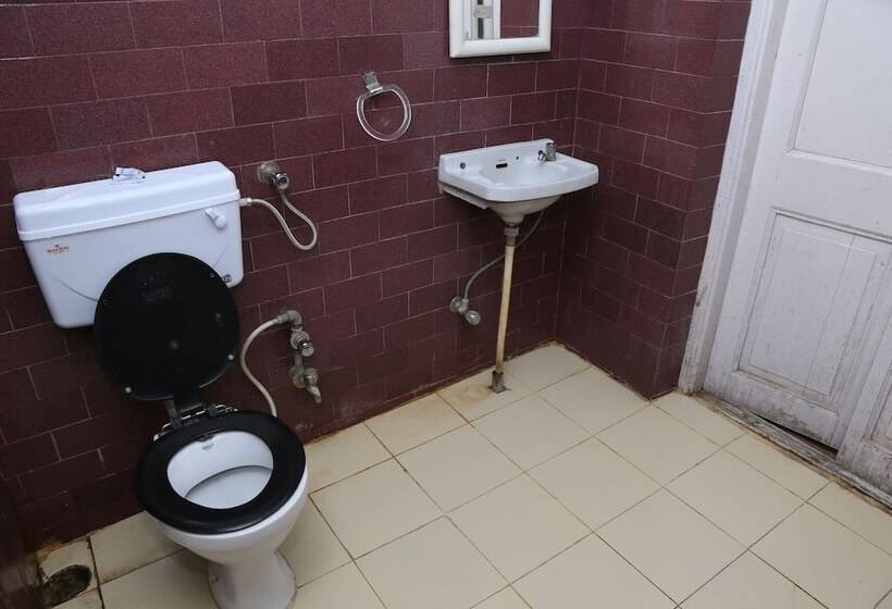 Prince Hotel Mallroad