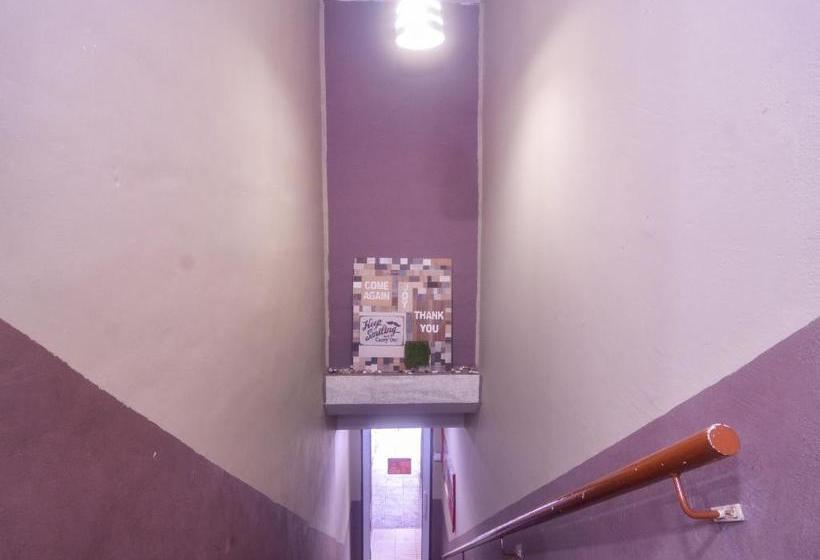 هتل Spot On 89630 Hilltop Room
