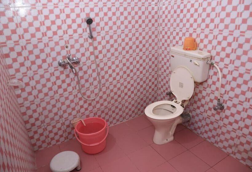 Prince Hotel Mallroad