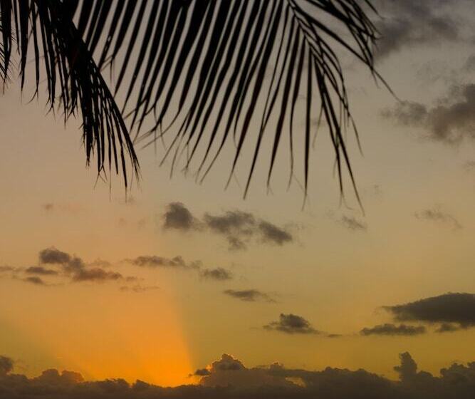 Ramada Suites By Wyndham Wailoaloa Beach Fiji