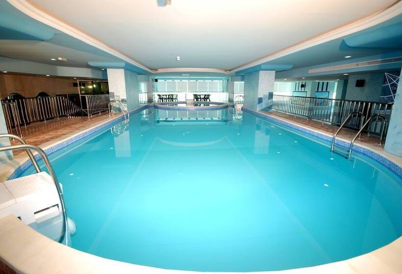 Al Bustan Tower Hotel Suites