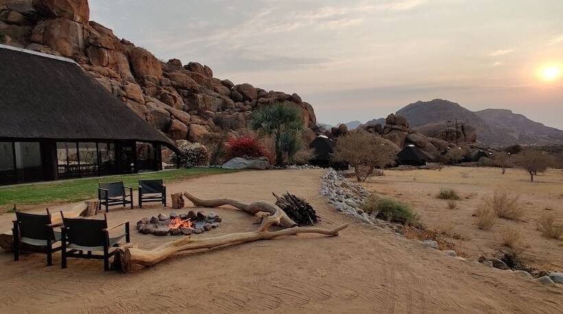هتل Ai Aiba  The Rock Painting Lodge