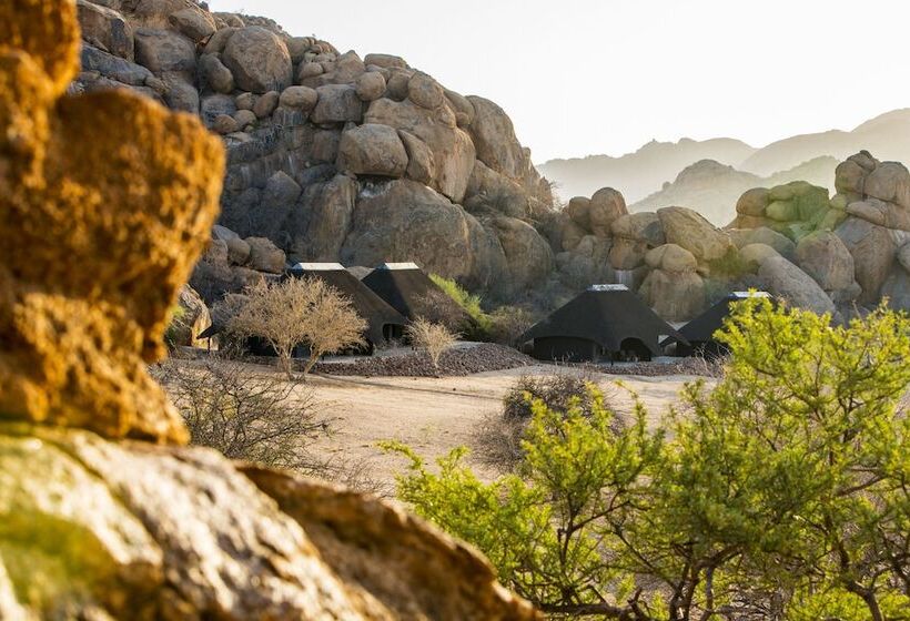 هتل Ai Aiba  The Rock Painting Lodge