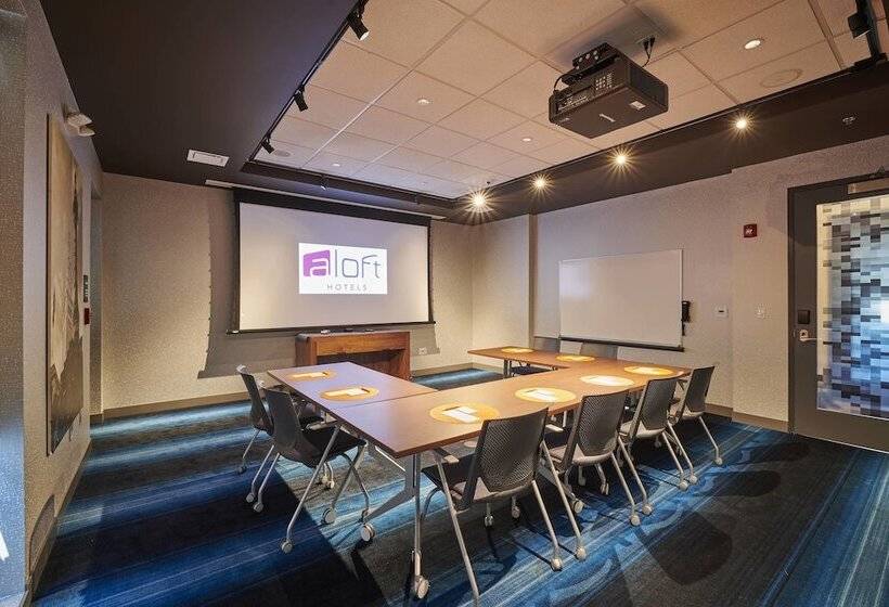 هتل Aloft Cleveland Airport