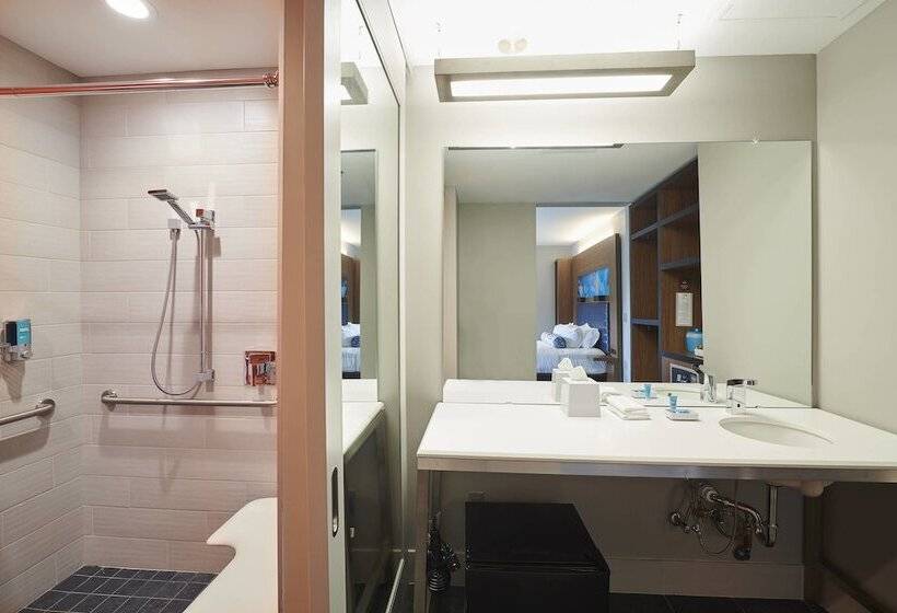 هتل Aloft Cleveland Airport