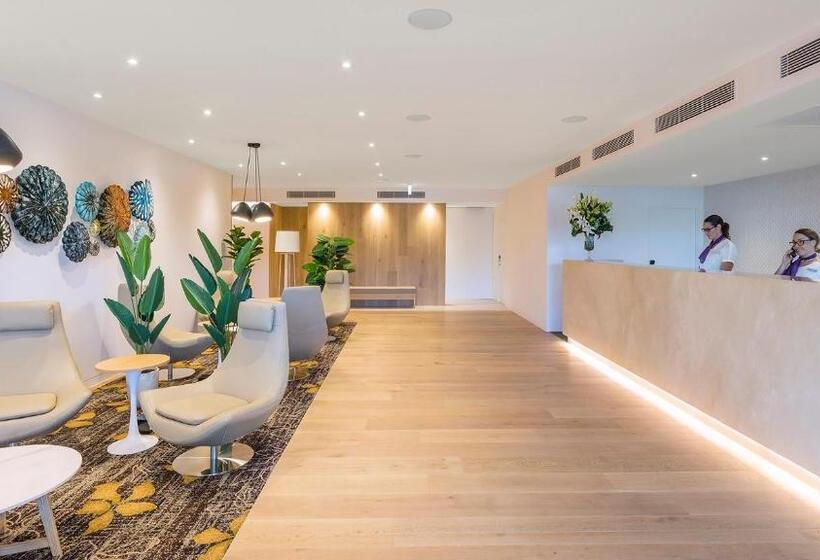هتل Avani Broadbeach Residences