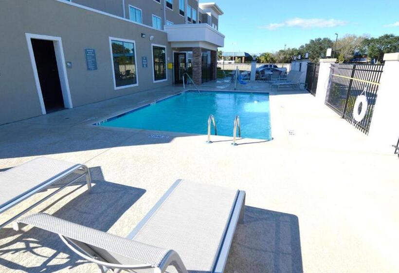 בית מלון כפרי Best Western Plus Bay City Inn & Suites