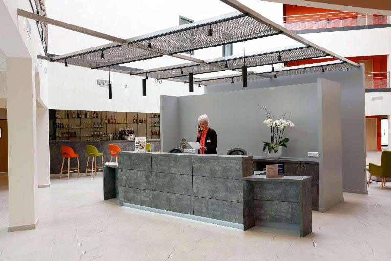 هتل Best Western Plus Hôtel Escapade Senlis