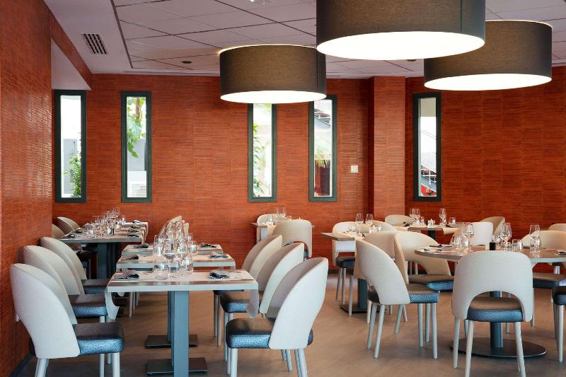 هتل Best Western Plus Hôtel Escapade Senlis