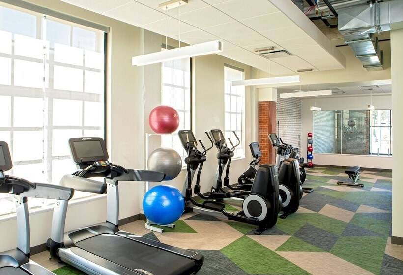 هتل Element Moline