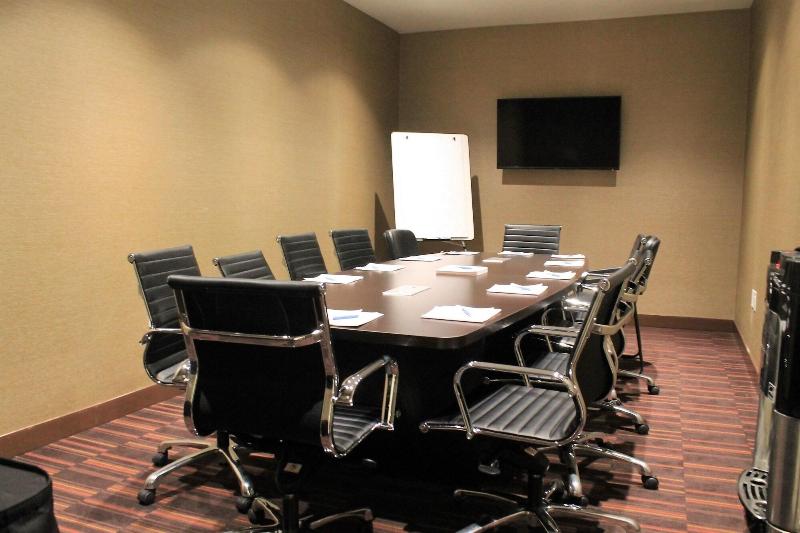 فندق Four Points By Sheraton Grande Prairie