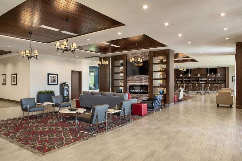 فندق Four Points By Sheraton Grande Prairie
