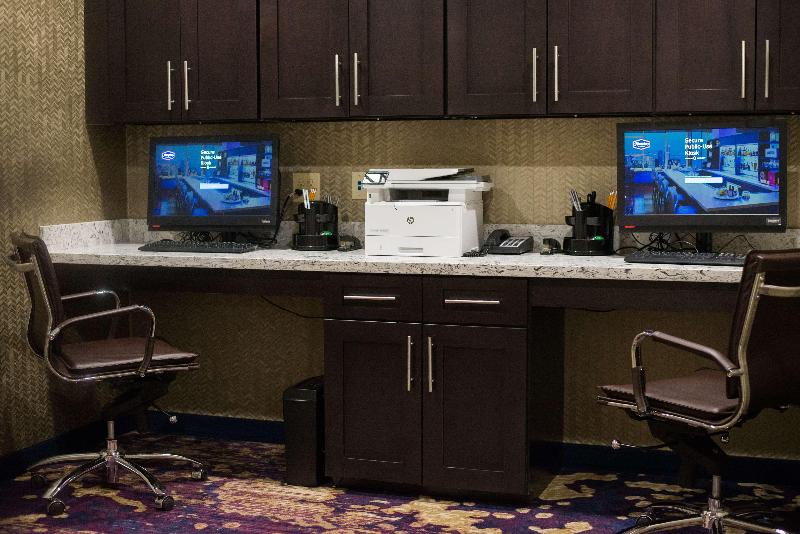 هتل Hampton Inn & Suites By Hilton Warrington Horsham
