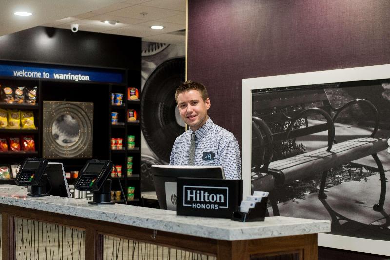 هتل Hampton Inn & Suites By Hilton Warrington Horsham