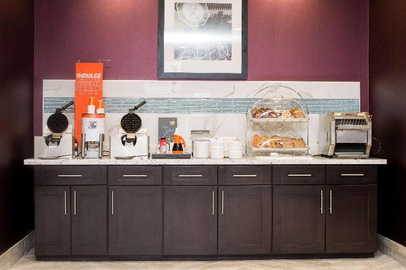 هتل Hampton Inn & Suites By Hilton Warrington Horsham