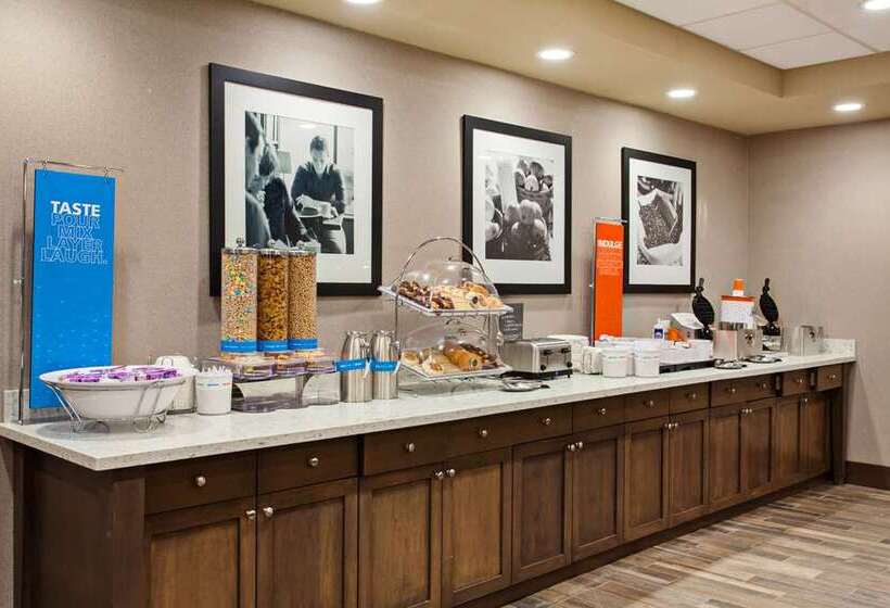 هتل Hampton Inn & Suites Leavenworth