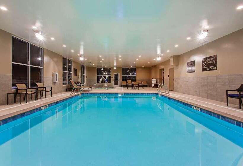 هتل Hampton Inn & Suites Leavenworth