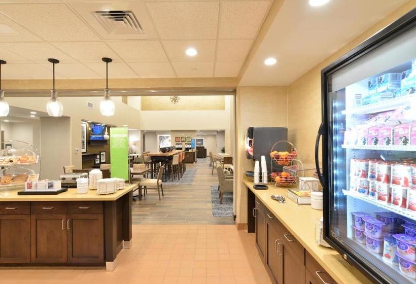 Отель Hampton Inn & Suites Menomonie Uw Stout