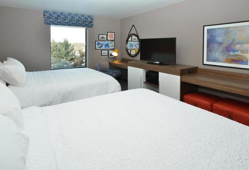 Отель Hampton Inn & Suites Menomonie Uw Stout