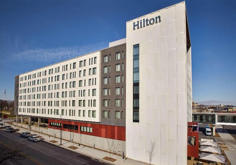هتل Hilton Des Moines Downtown