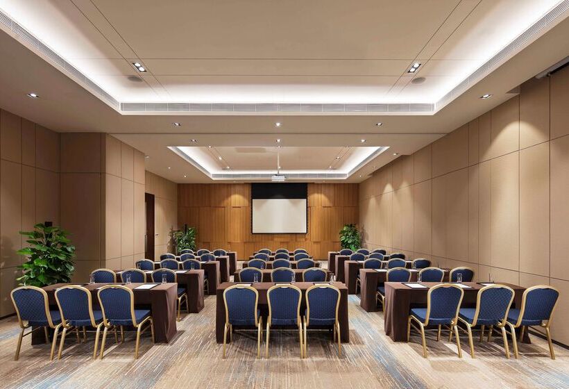 Отель Hilton Garden Inn Shiyan