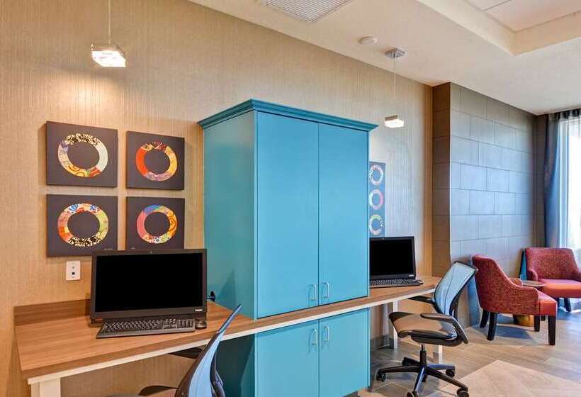هتل Home2 Suites By Hilton Palmdale, Ca
