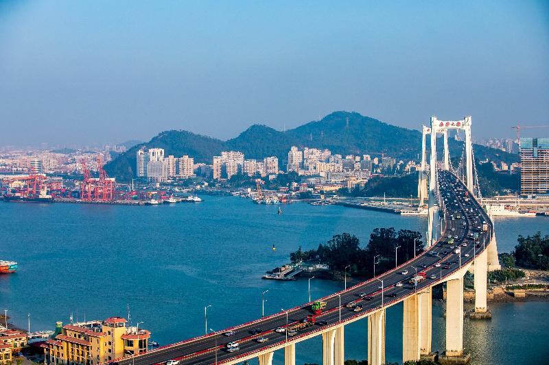 ホテル Hualuxe Xiamen Haicang Habour View   An Ihg