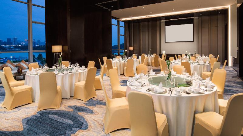 ホテル Hualuxe Xiamen Haicang Habour View   An Ihg