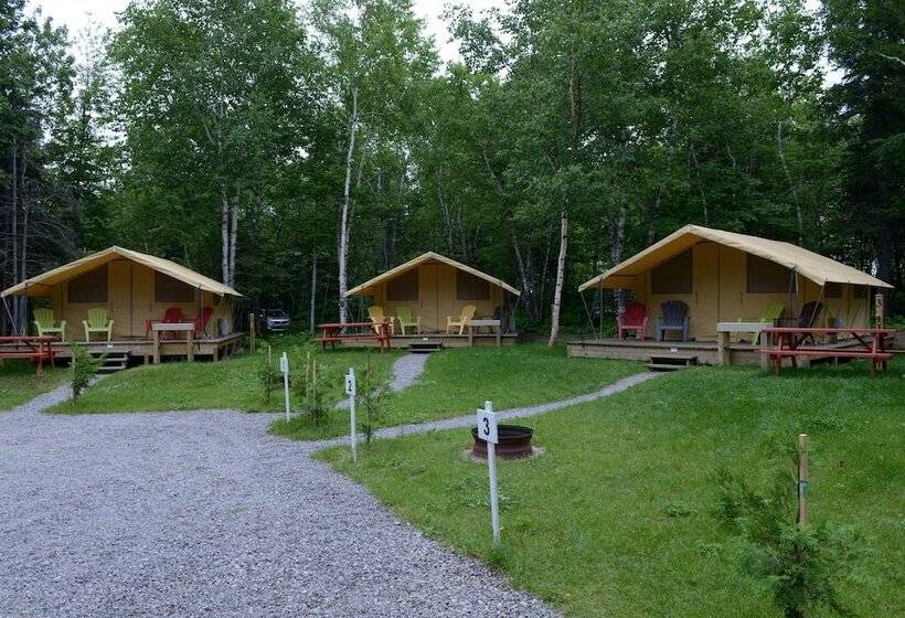 هتل Les Prets A Camper Du Camping Tadoussac