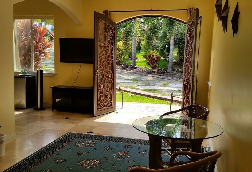 بنسيون Oceanfront Legacy