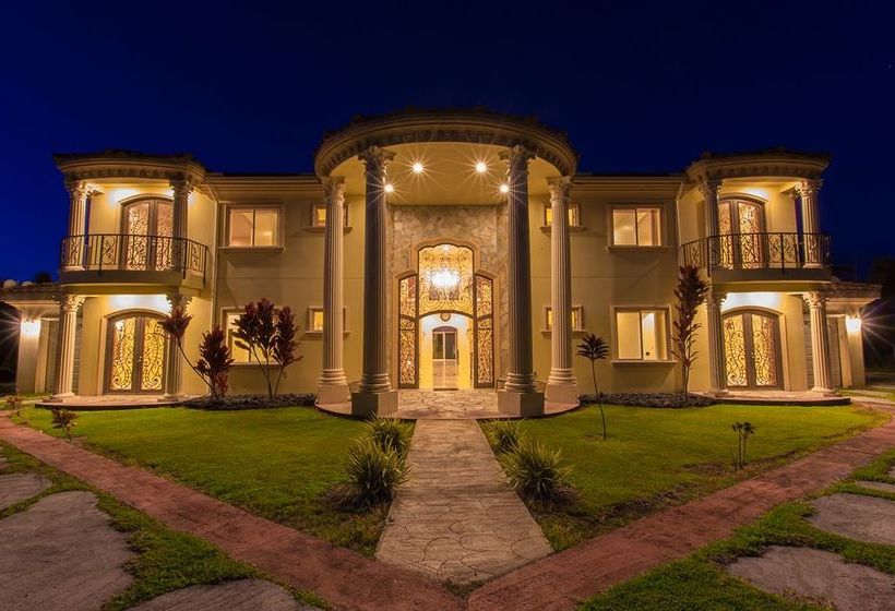 بنسيون Oceanfront Legacy