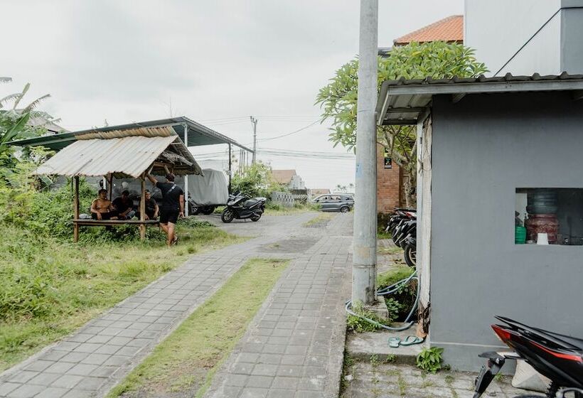 هاستل Kayuma House Canggu