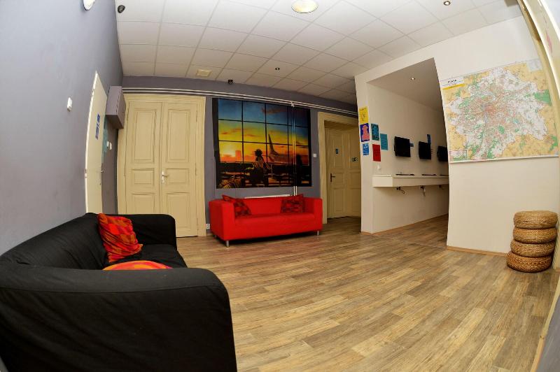 هاستل Onefam Home