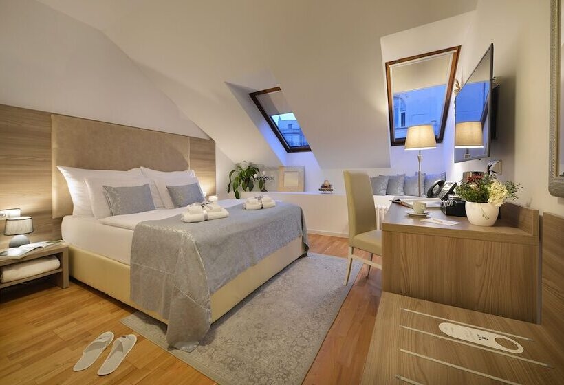 هاستل Prague Old Town Residence