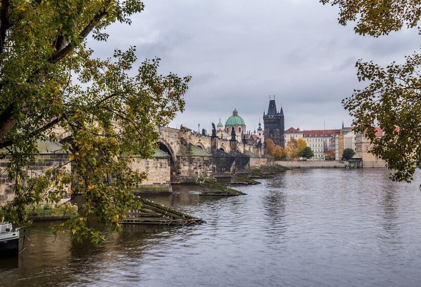 Charles Bridge Hostel & Apartments